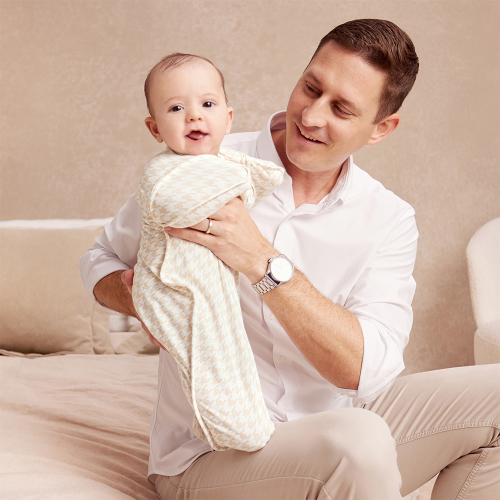 Swaddle Up™ Transition Bag Original 1.0 TOG – Tan Houndstooth - Image 4