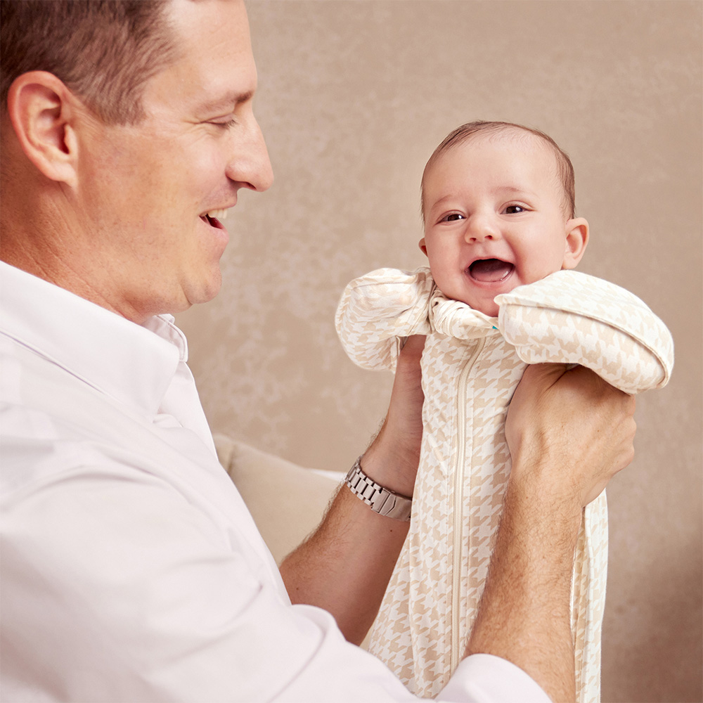 Swaddle Up™ Transition Bag Original 1.0 TOG – Tan Houndstooth - Image 5